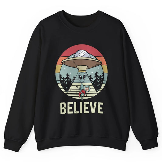 Vintage Alien UFO Funny Cat Alien Flying Saucer Abduction Unisex Crewneck Sweatshirt