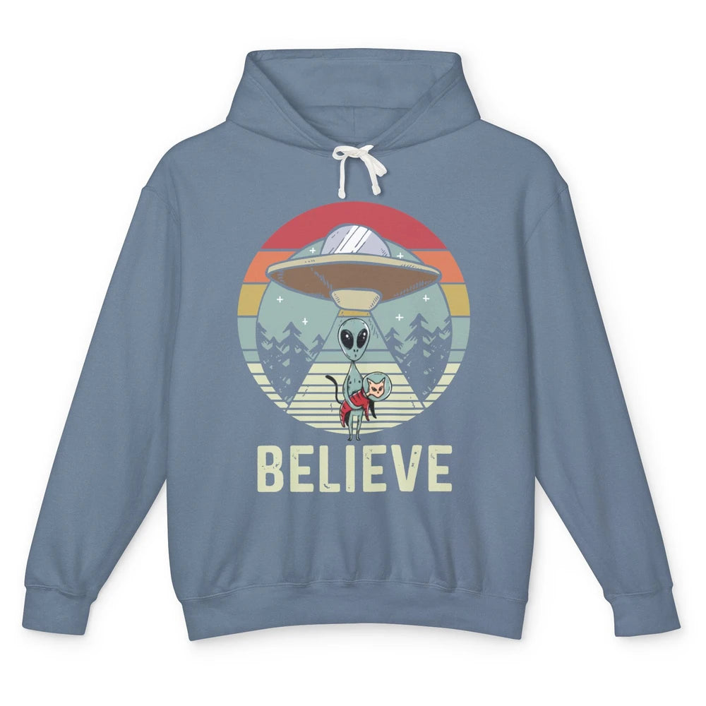 Vintage Alien UFO Funny Cat Alien Flying Saucer Abduction Unisex Lightweight Hoodie