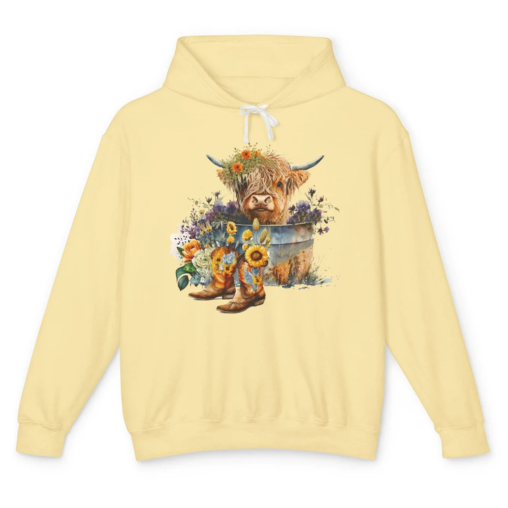 Cute Highland Cow In Metal Tub Western Cow Cowboy Boots Unisex Lightweight Hoodie