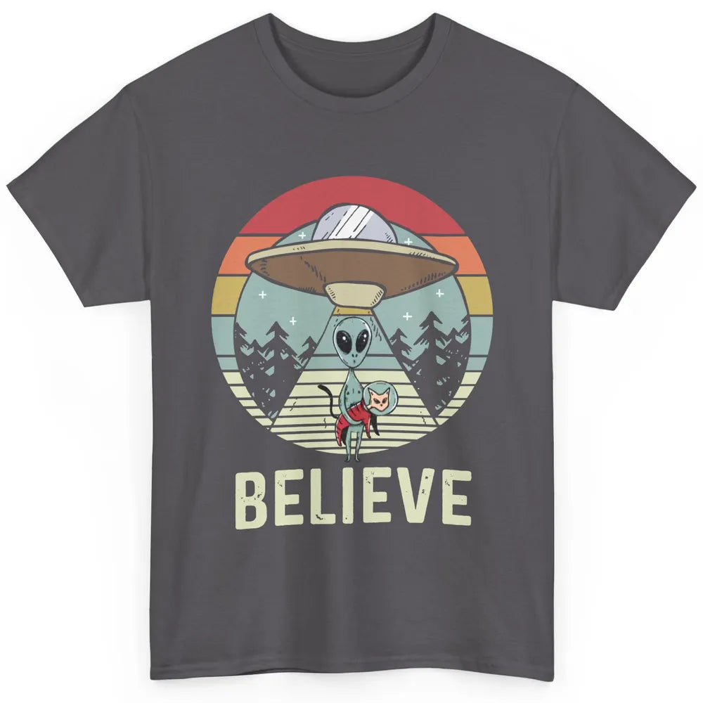 Vintage Alien UFO Funny Cat Alien Flying Saucer Abduction Classic Unisex T-Shirt