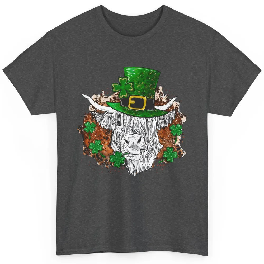 St Patrick's Day Highland Cow With Hat And Clover Shamrock Classic Unisex T-Shirt