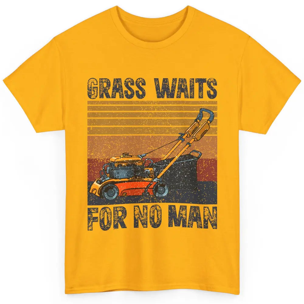 Vintage Lawn Mower Grass Waits For No Man Grass Gardening Classic Unisex T-Shirt