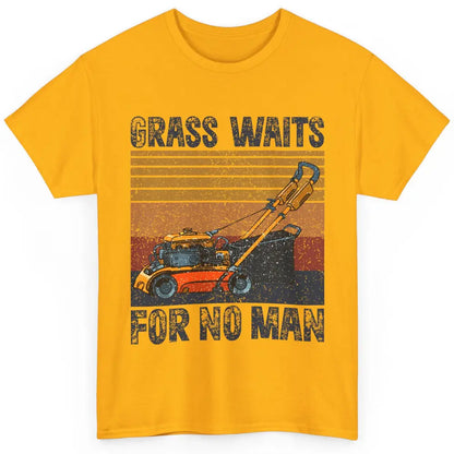 Vintage Lawn Mower Grass Waits For No Man Grass Gardening Classic Unisex T-Shirt