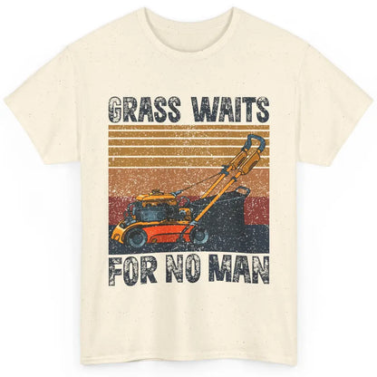 Vintage Lawn Mower Grass Waits For No Man Grass Gardening Classic Unisex T-Shirt