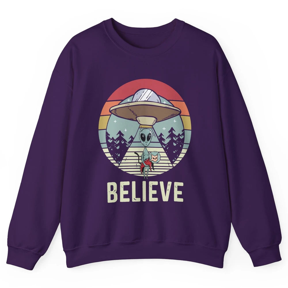 Vintage Alien UFO Funny Cat Alien Flying Saucer Abduction Unisex Crewneck Sweatshirt