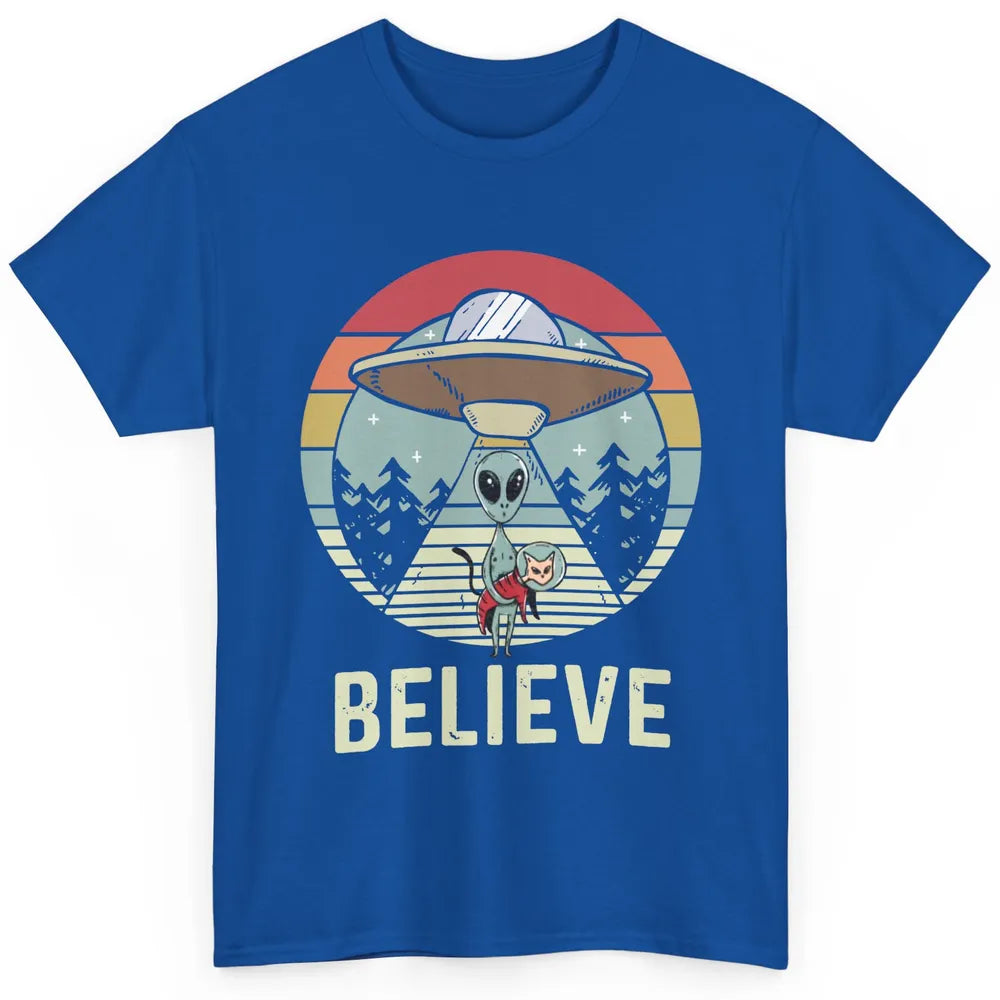 Vintage Alien UFO Funny Cat Alien Flying Saucer Abduction Classic Unisex T-Shirt