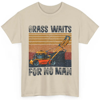 Vintage Lawn Mower Grass Waits For No Man Grass Gardening Classic Unisex T-Shirt