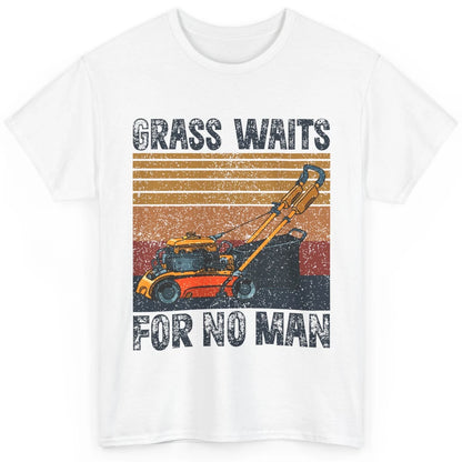 Vintage Lawn Mower Grass Waits For No Man Grass Gardening Classic Unisex T-Shirt